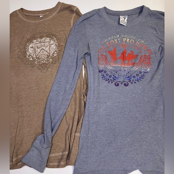 Roxy Tops - 2 Roxy Y2K Thermals - Tan & Grey Long Sleeve Tees w/ Surfer Logo Rare Grail